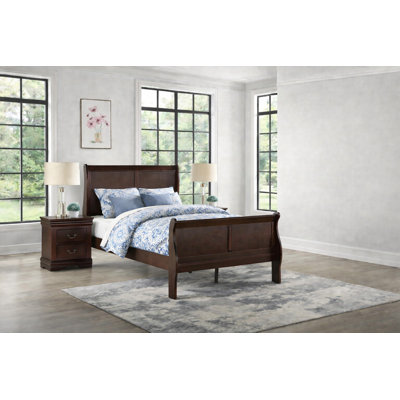 Classic Sleigh Bedroom Set in Cherry Finish