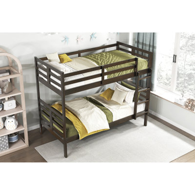 Lit simple au-dessus d'un lit superposé brun foncé, composition en bois, plateau avec garde-corps, sans sommier, idéal pour les espaces de lit partagés, capacité de poids de 300 lb, rails sécurisés sur le lit superposé, lits à lattes intégrés,
