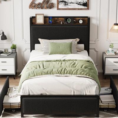 Structure de lit simple avec 2 tiroirs de rangement et une station de charge, cadre de lit plateforme en tissu d'ameublement en lin rustique avec tête de lit de rangement, robuste, aucun sommier requis, assemblage facile, silencieux, beige