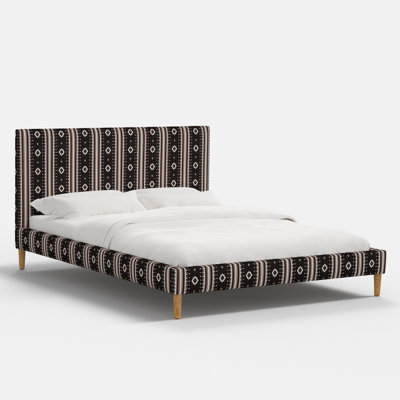 Avery Platform Bed In Sandro Raisin
