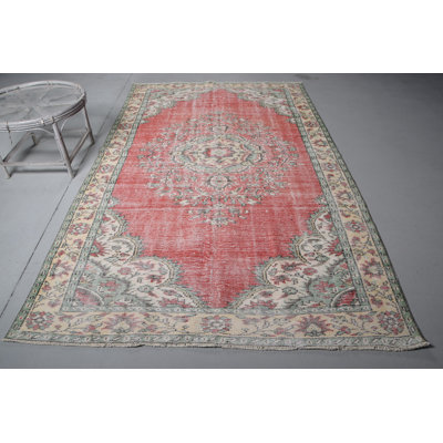 Tapis turc de style antique audacieux parfait pour ajouter une touche bohémienne aux salons