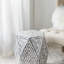 16 x 14 x 18 po, tabourets de jardin hexagonaux, table d'appoint unique Capiz, noir / blanc