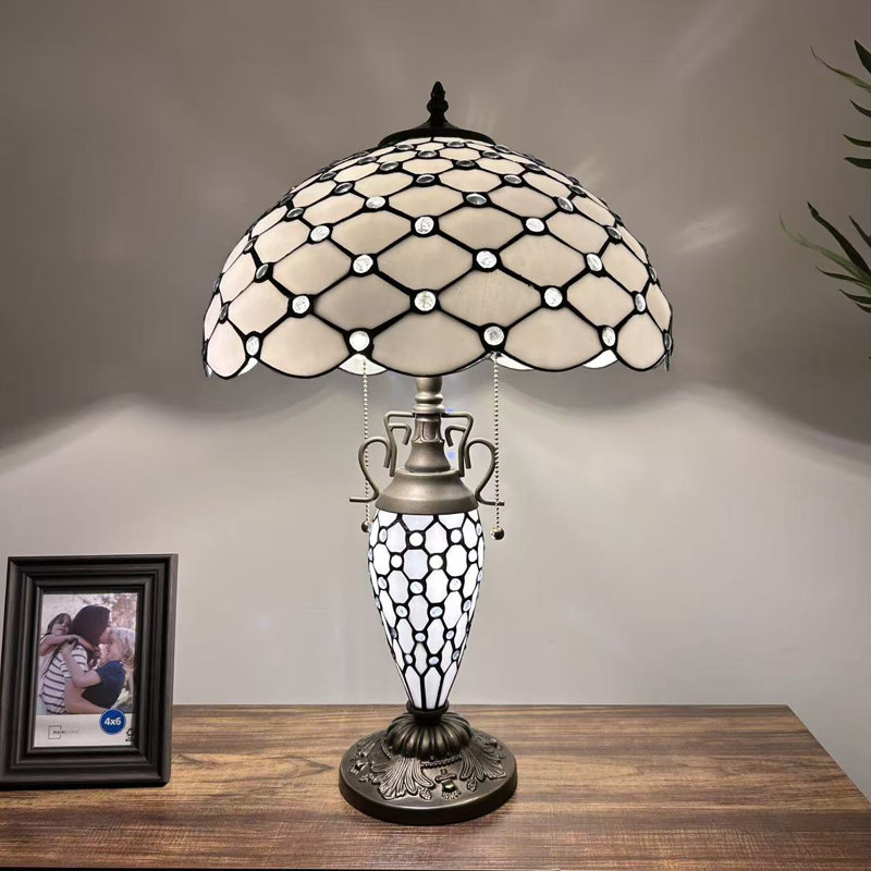 Lampe de table Simonson Tiffany avec abat-jour en verre coloré et base en cristal avec ampoules DEL incluses: H 22 po x l 12 po x P 12 po