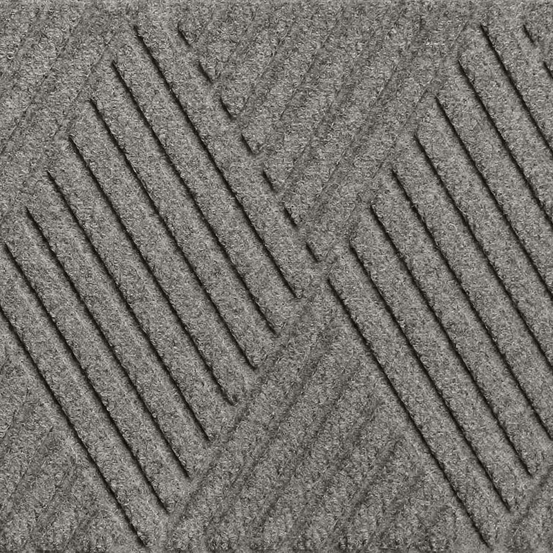 Tapis de jeu intérieur et extérieur 15 po x 36 po WaterHog® Diamonds, Gris moyen
