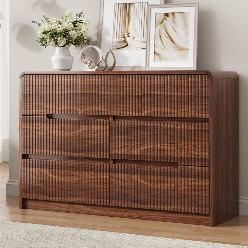 Commode Mid-Century à 7 tiroirs de 47,3 po de style Mid-Century moderne avec profil incurvé et cannelé					, Noyer