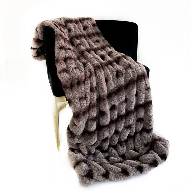 Couverture moelleuse en fausse fourrure Bunni, L 102 po x L 116 po, Brun