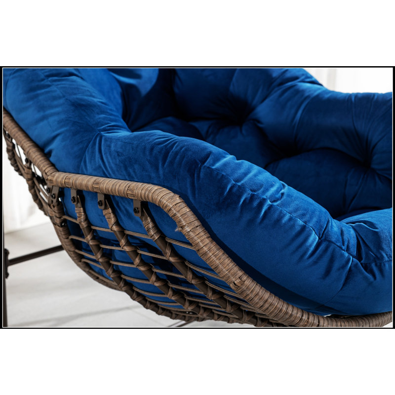 Chaise berçante d'extérieur en rotin avec coussin rembourré, durable et confortable pour la détente sur le patio et le porche