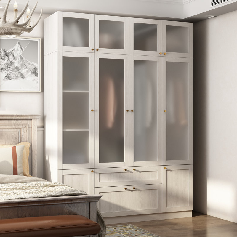 Élégante garde-robe à 4 portes avec panneaux de verre givré, poignées en laiton et grand espace de rangement - tablettes réglables et grands tiroirs pour une organisation moderne