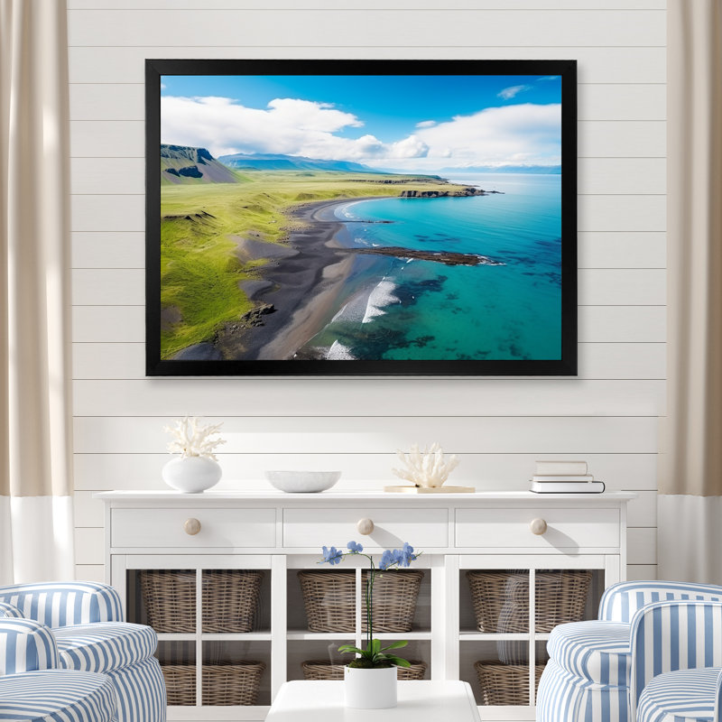 Vue aérienne de la plage en Islande III - plage et océan, art mural, Cadre d'angle fermé noir, H 30 po x l 40 po x P 1,5 po