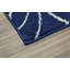 Tapis touffeté à motif floral indigo / ivoire Brackenmore