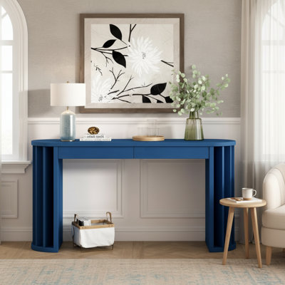 Console de style campagnard bleu marine avec placage de chêne, avec des lignes épurées. Il peut être placé derrière un canapé, dans le couloir ou dans le salon.