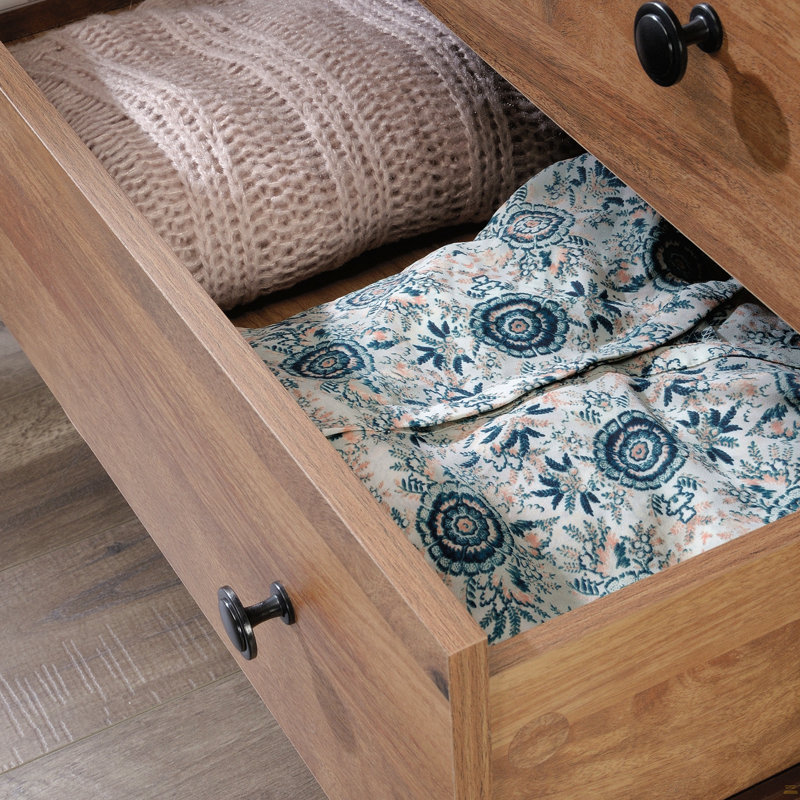 Commode avec tiroirs spacieux et tablettes ouvertes