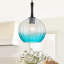 Suspension globe en verre côtelé bleu ombré, luminaire suspendu moderne noir mat à 1 lumière pour îlot de cuisine et salle à manger