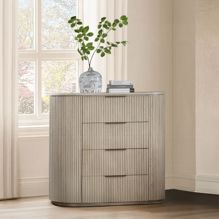 Leanna Chest