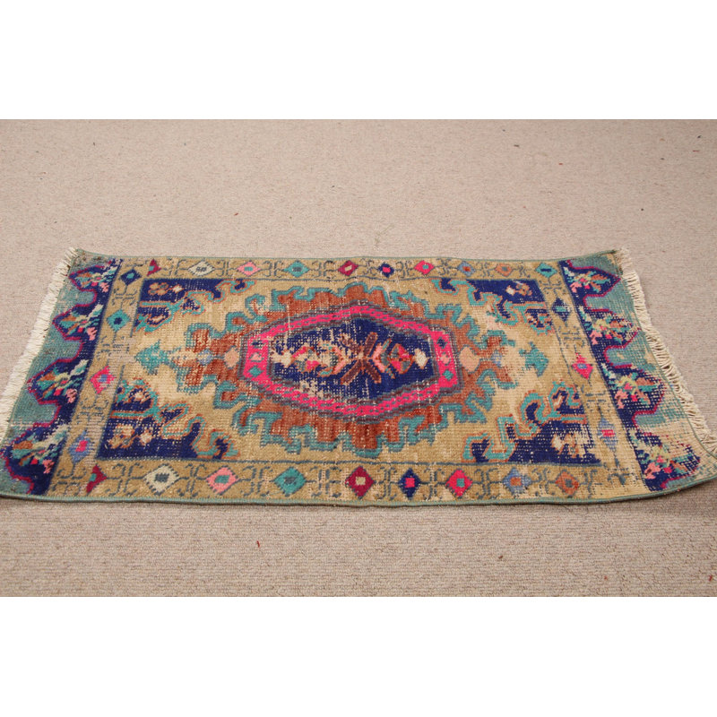 Charmant tapis turc rétro de petite taille pour votre salon ou chambre à coucher