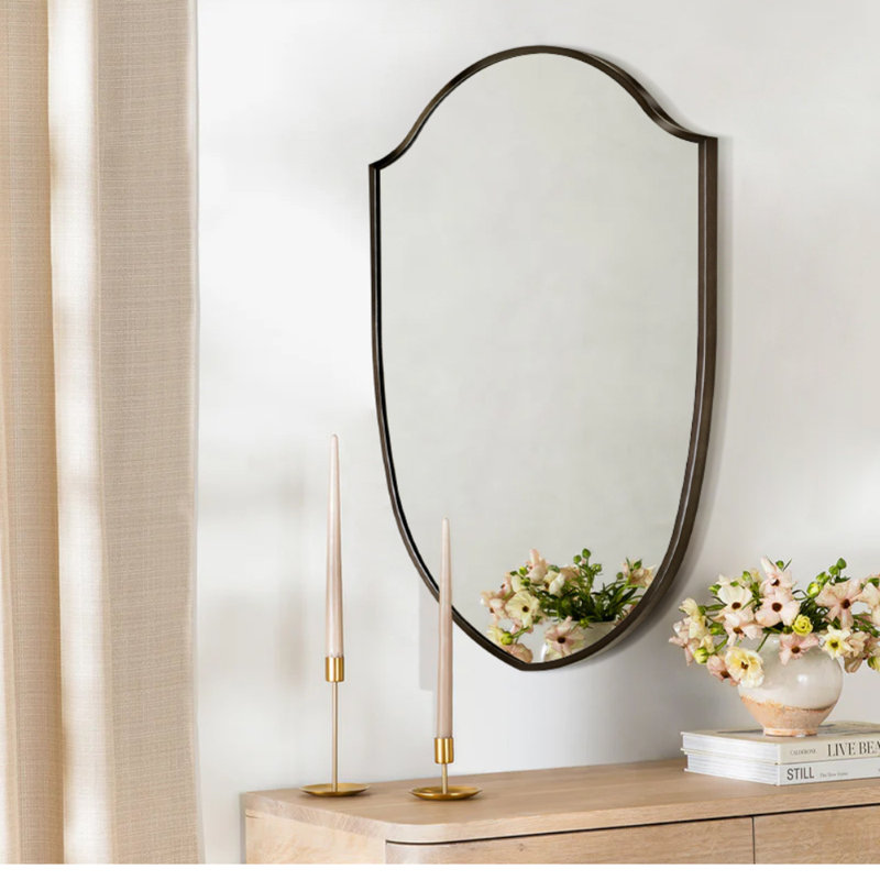 Miroir de salle de bain asymétrique en métal arqué 30 po H x 20 po Faus pour meuble-lavabo, commode, manteau de cheminée ou chambre à coucher