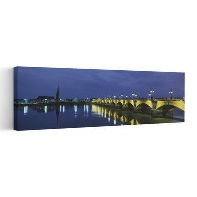 Pont Pierre, Bordeaux, France, architecture contemporaine, art mural