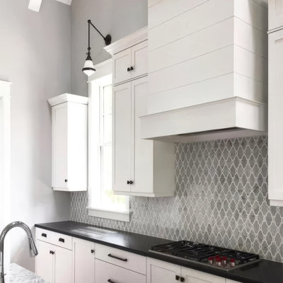 Carreau Elysian 11 x 13 Carrrara, marbres polis Arabesque (4,85 pieds carrés / caisse) - paquet de 5