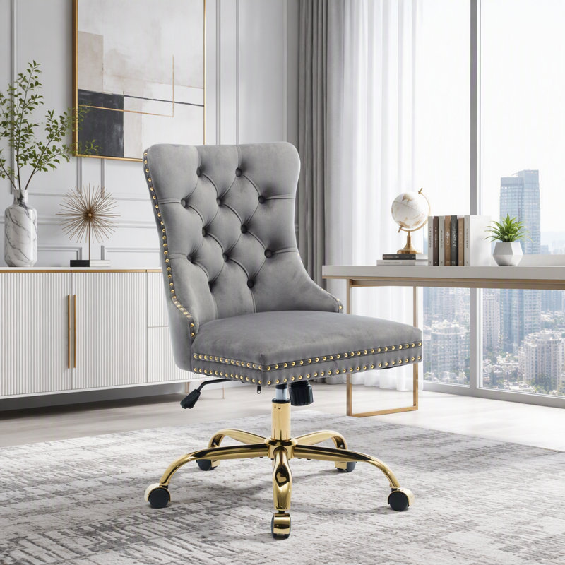 Chaise de bureau pivotante en velours touffetée avec base dorée, Velours gris 24,8 po