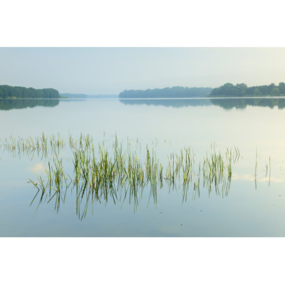 Calm Lake at Sunrise par Avtg