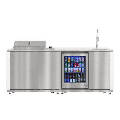 Îlot de cuisine extérieur KoolMore 95 po avec barbecue à 4 brûleurs NG et LP, comptoirs et côtés en pierre blanche et armoires et évier en acier inoxydable (km-OKI-1595)
