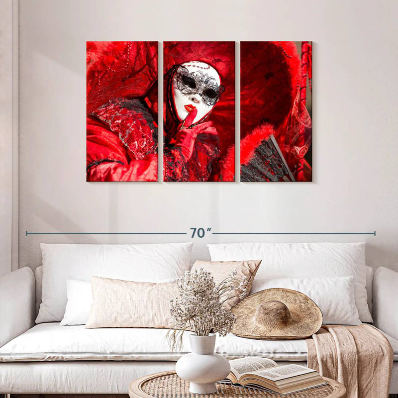 Déguisement de carnaval rouge, H 28 po x l 45 po