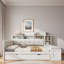 Lit de jour confortable avec lit gigogne, tablettes de rangement, banc, station de charge et tête de lit tapissier-302464420