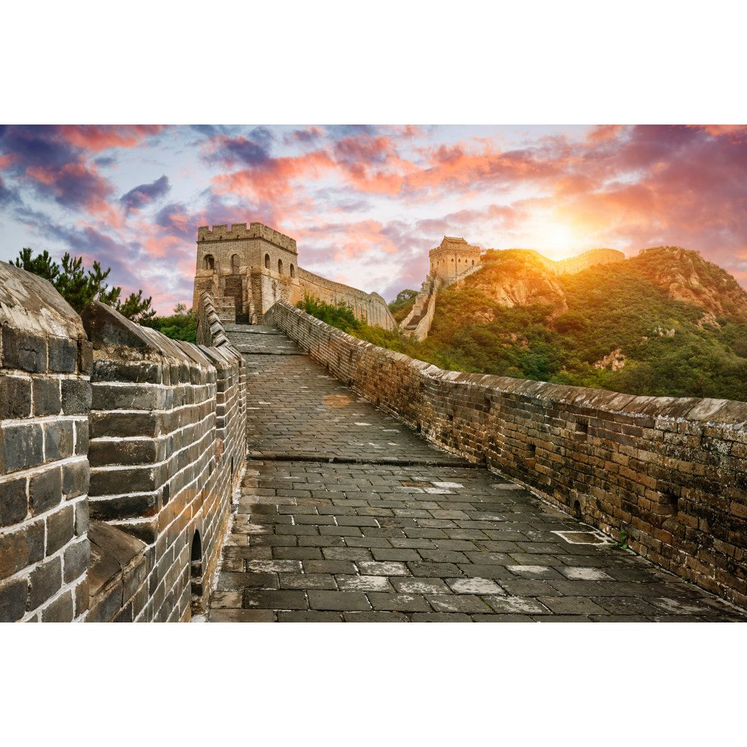 Leinwandbild Die prächtige Chinesische Mauer bei Sonnenuntergang