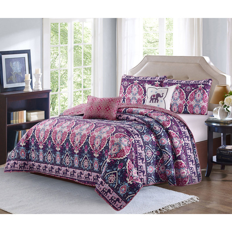 Obadiah Polyester Damask Quilt, Full/Queen Quilt + 4 Additional Pieces