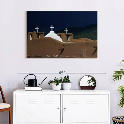 Adella, style adobe