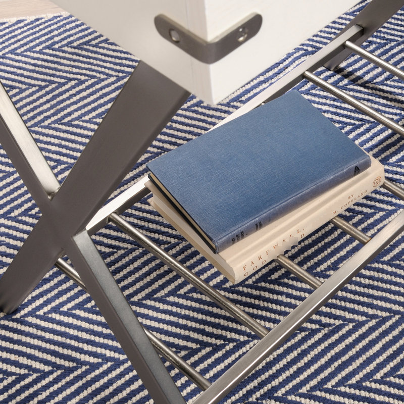 Table de bout rectangulaire blanche Annais avec structure en métal, plateau attaché et tablette inférieure pour rangement intérieur