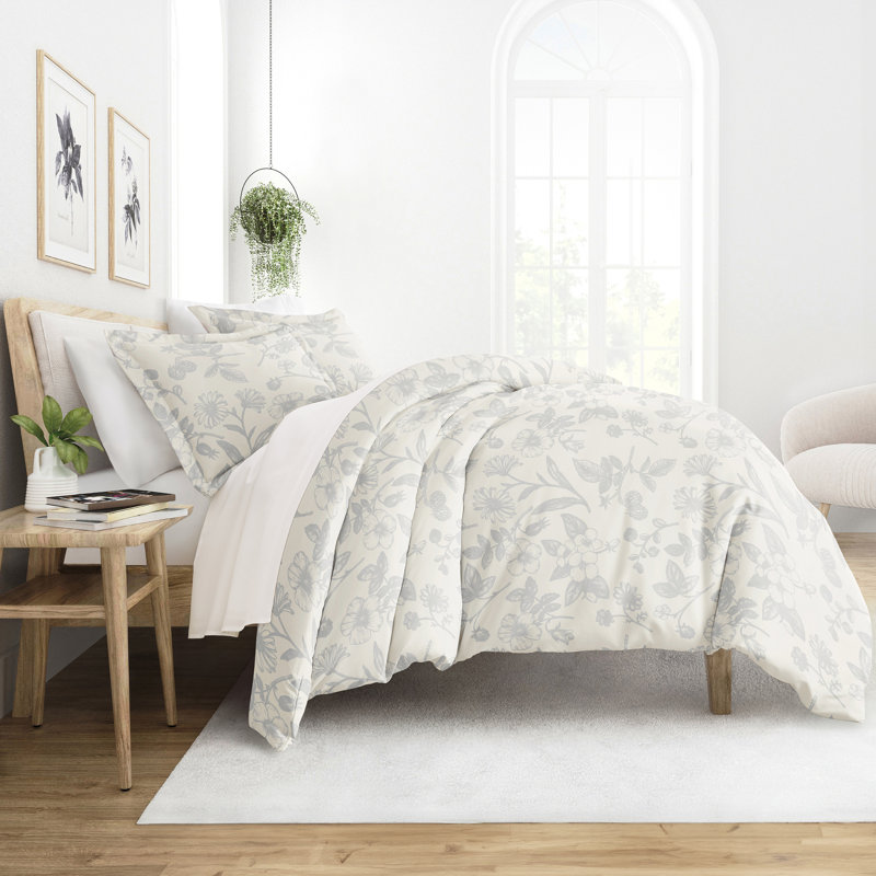 Light Blue Floral Microfiber Full/Queen Duvet Cover Set