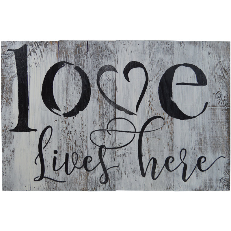 « love lives here », art textuel sur bois