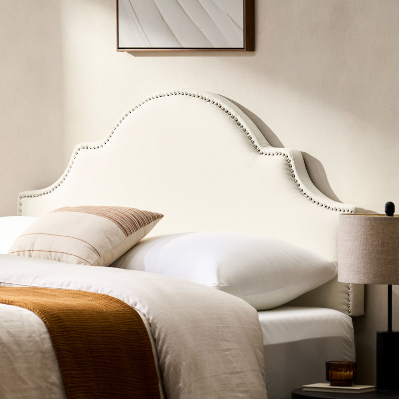 Grande et grande tête de lit, conception arquée gracieuse, jante cloutée, pieds réglables pour une durabilité et une élégance tête de lit - Tissu en mousse