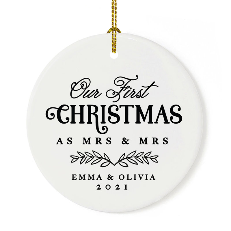 Ornement en forme de boule de Noël sur mesure «Our First Christmas»