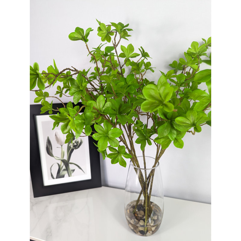 Branche de saule artificiel dans un vase