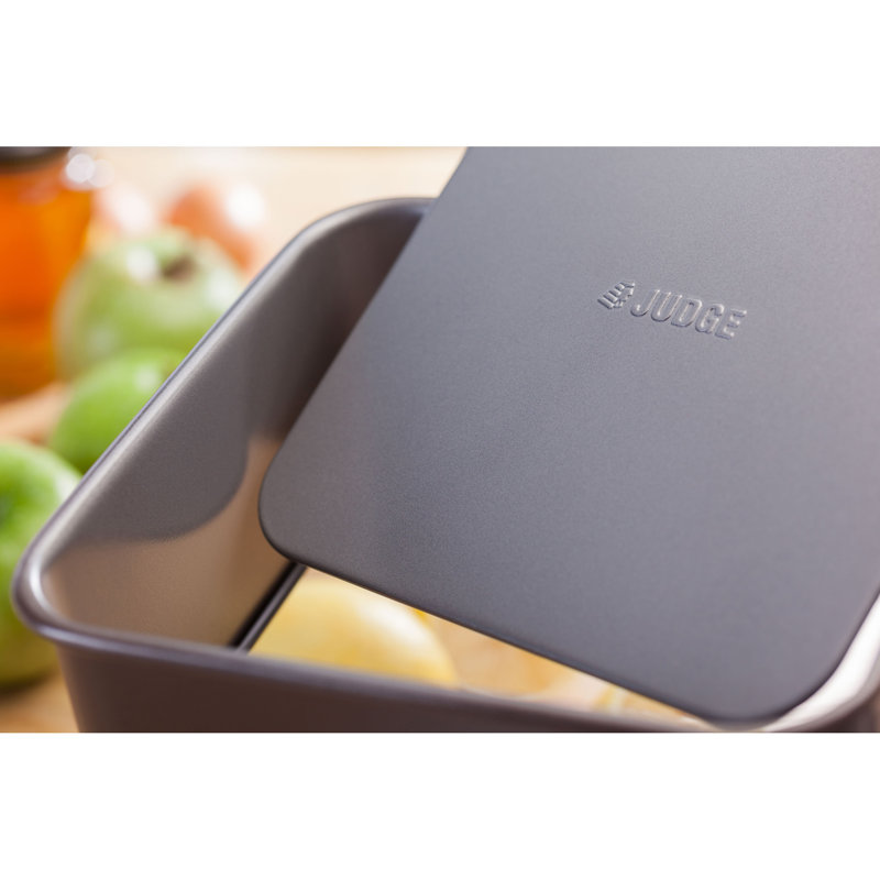 Judge, Bakeware - Non-Stick Cake Tin, 7" H x 18" L x 18" W