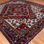 Tapis géométrique rouge en laine noué à la main 7 pi 9 po x 9 pi 8 po Heriz Collection
