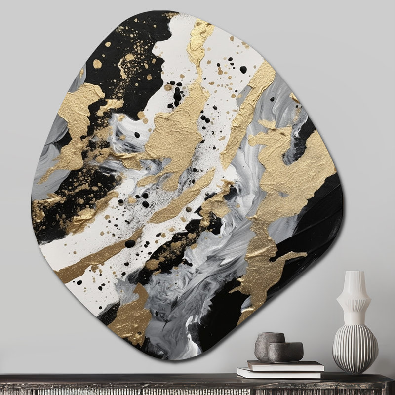 New Gold Balance IV - Art mural abstrait en métal asymétrique, H 28 po x l 25 po