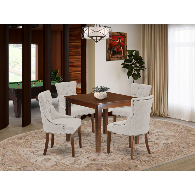 L'ensemble de table de cuisine 5 pièces pour 4 personnes comprend une table de salle à manger carrée et 4 chaises Parson revêtues de tissu de lin, acajou