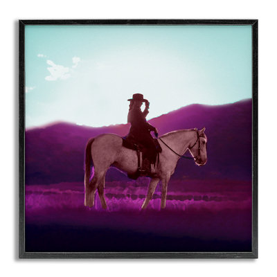 Cowgirl et montagnes mauves, estampe numérique encadrée par SD Graphics Studio