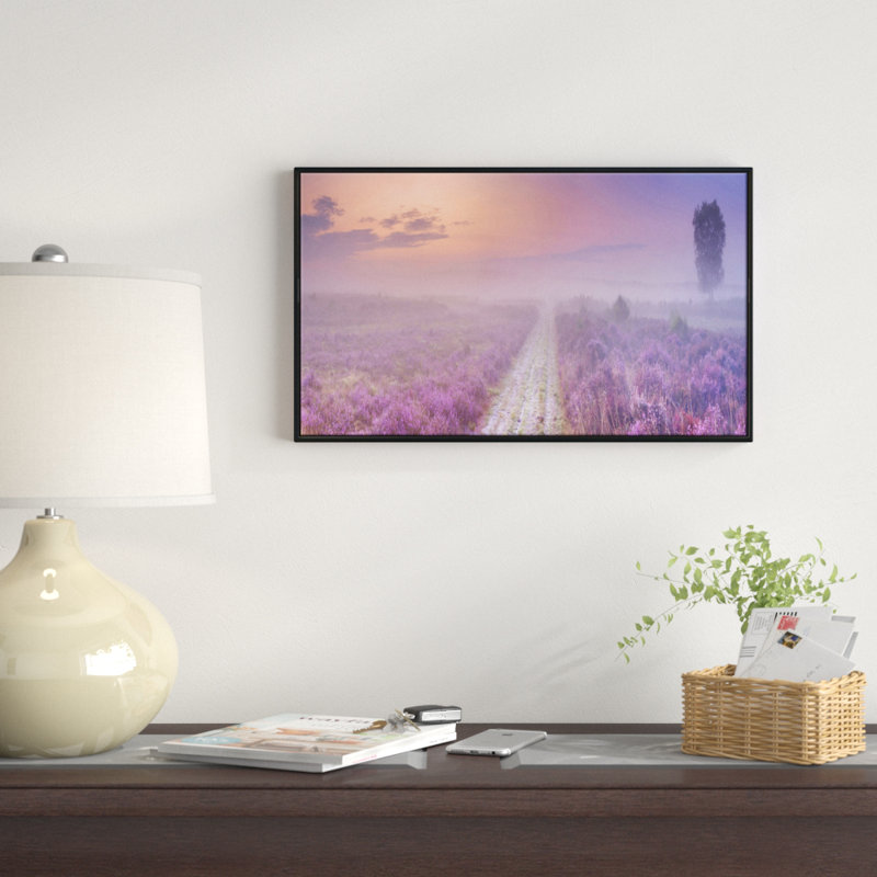 «Path Through Blooming Field», reproduction de photo sur toile tendue encadrée, H 28 po x l 60 po x P 1,5 po, Cadre flottant