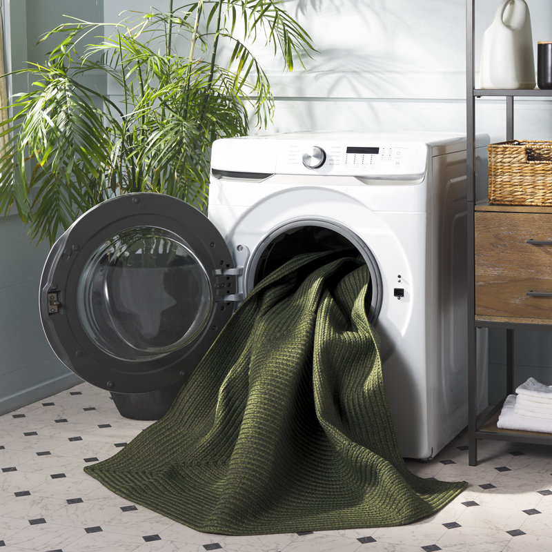 Lakehurst Solid Green Indoor/Outdoor Rug, Oval 183cm x 244cm