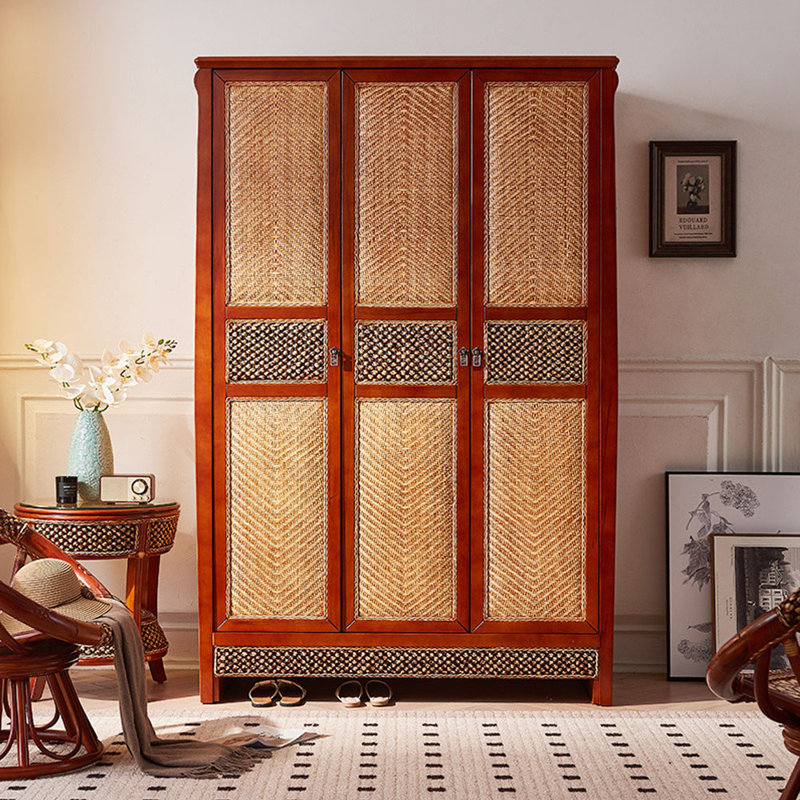 Armoire d'appoint avec rangement à trois portes en hêtre et rotin