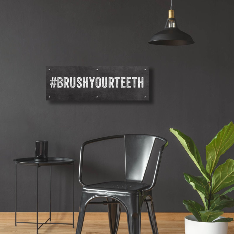 «Brush Your T dents» par Linda Woods, art mural en verre acrylique, H 12 po x l 36 po