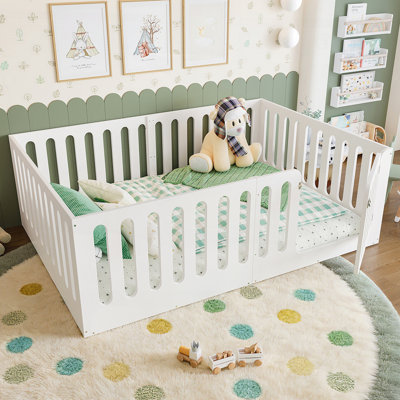 Lit sur pied avec clôture haute pour enfants, lit Montessori en bois massif avec porte, profil bas et conception sans sommier