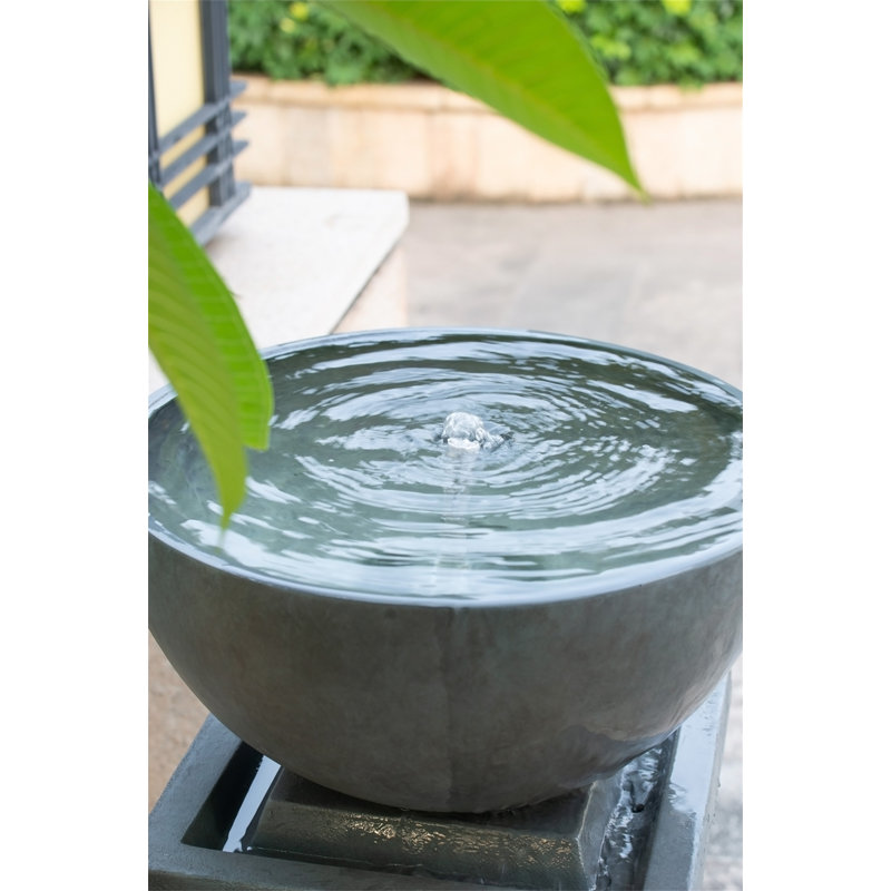 Fontaine 44,5 "en polyrésine, H 44,5 po x l 20,9 po x P 20,9 po