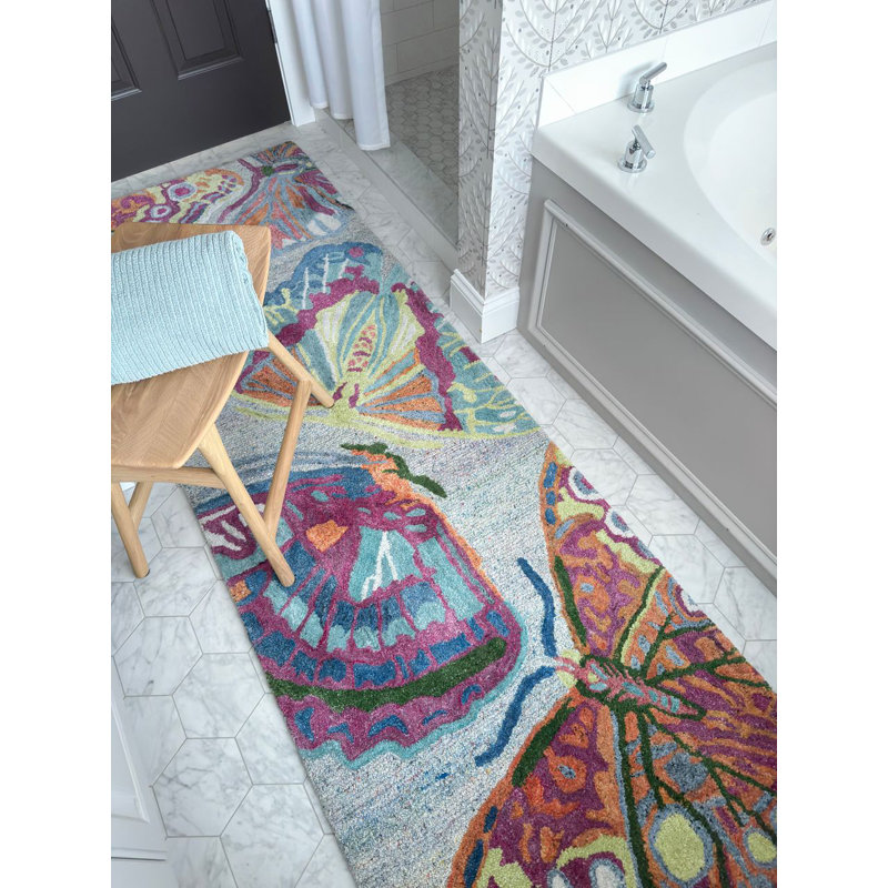 Flutter Butterfly Hand-Tufted Recycled Polyester Indoor/Outdoor Accent Rug, Runner 2'6" x 5'
