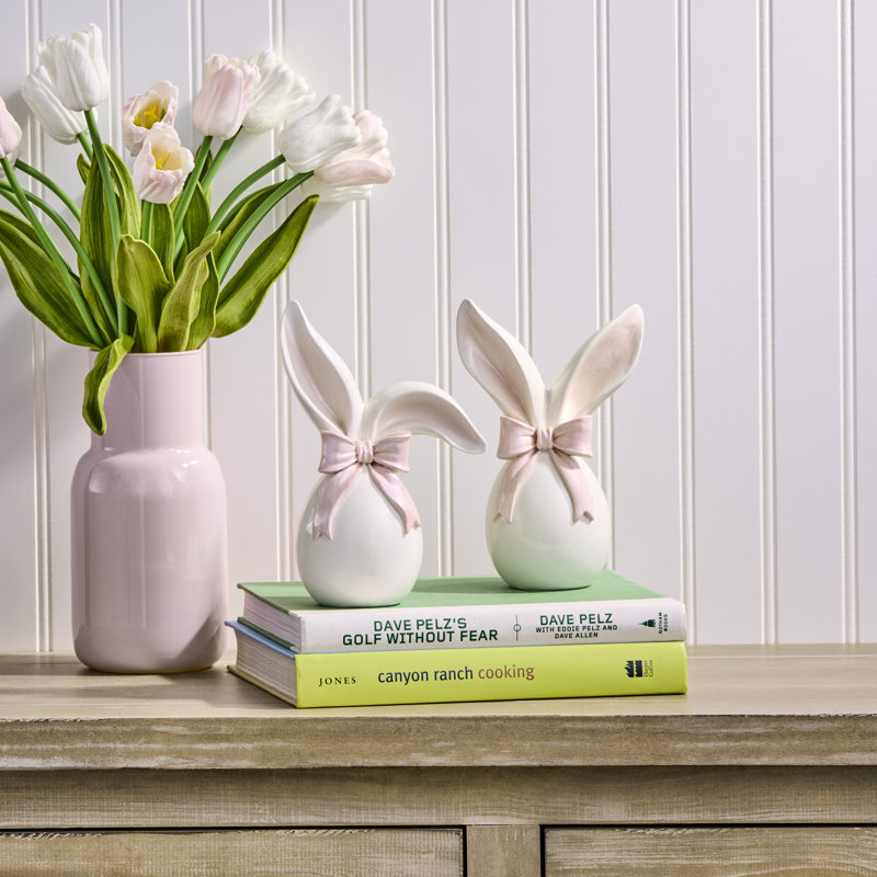 Œuf en résine 7,5 po avec oreilles de lapin et nœud papillon