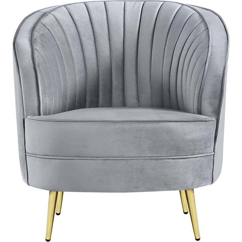 Chaise en velours gris avec pieds dorés, détails décoratifs élégants et sièges confortables